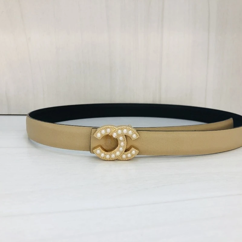 フランスの高級感とミニマリストな女性用ジーンズベルト、カジュアルでファッショナブルな万能ベルト、スムーズなバックルベルト