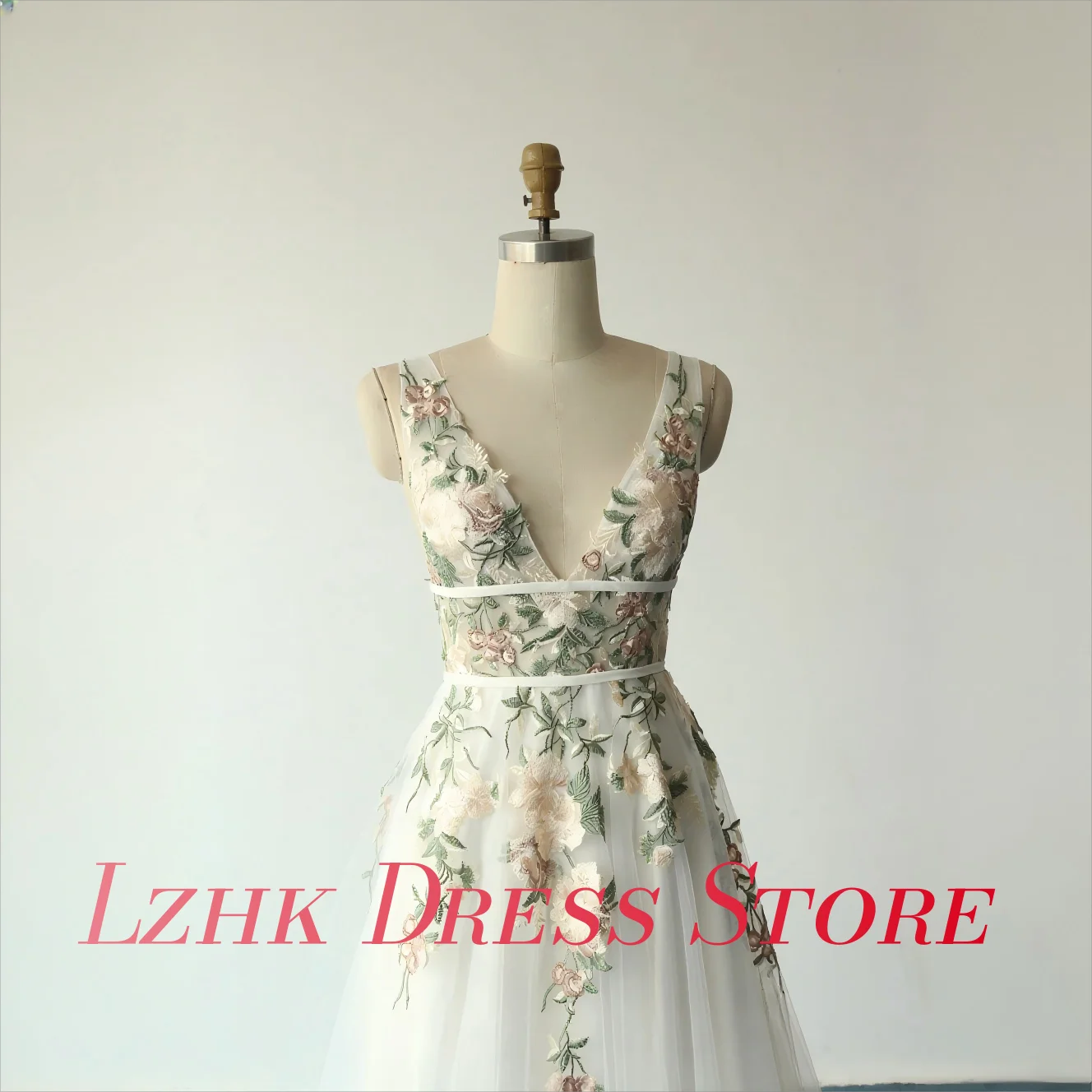 Personalizado Sexy Organza Apliques A-Line Vestido de Noite Gracioso Sem Mangas Com Decote Em V Até O Chão فستانmavera