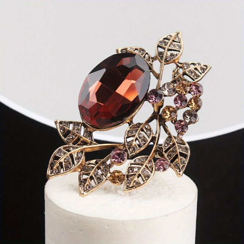 Vintage Minimalist Openwork High-grade Leaf Brooch