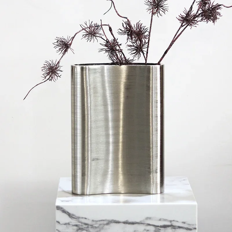  Industrial Curved Metal Vase, High-Quality Flower Holder, Rustic Decor for Guesthouses, Metal Accent for Inns and Homes