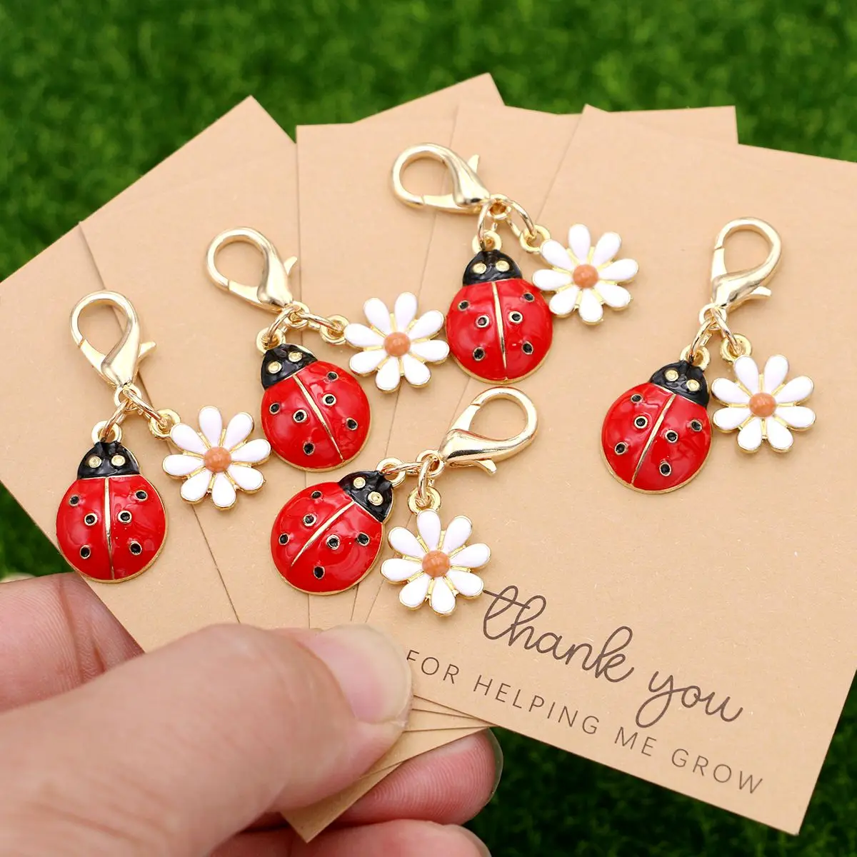 5 قطع الكرتون لطيف كبير الخنفساء ديزي مفتاح سلسلة لطيف سبيكة السفر البسيطة سحر مفتاح حلقة عيد ميلاد هدية مثالية