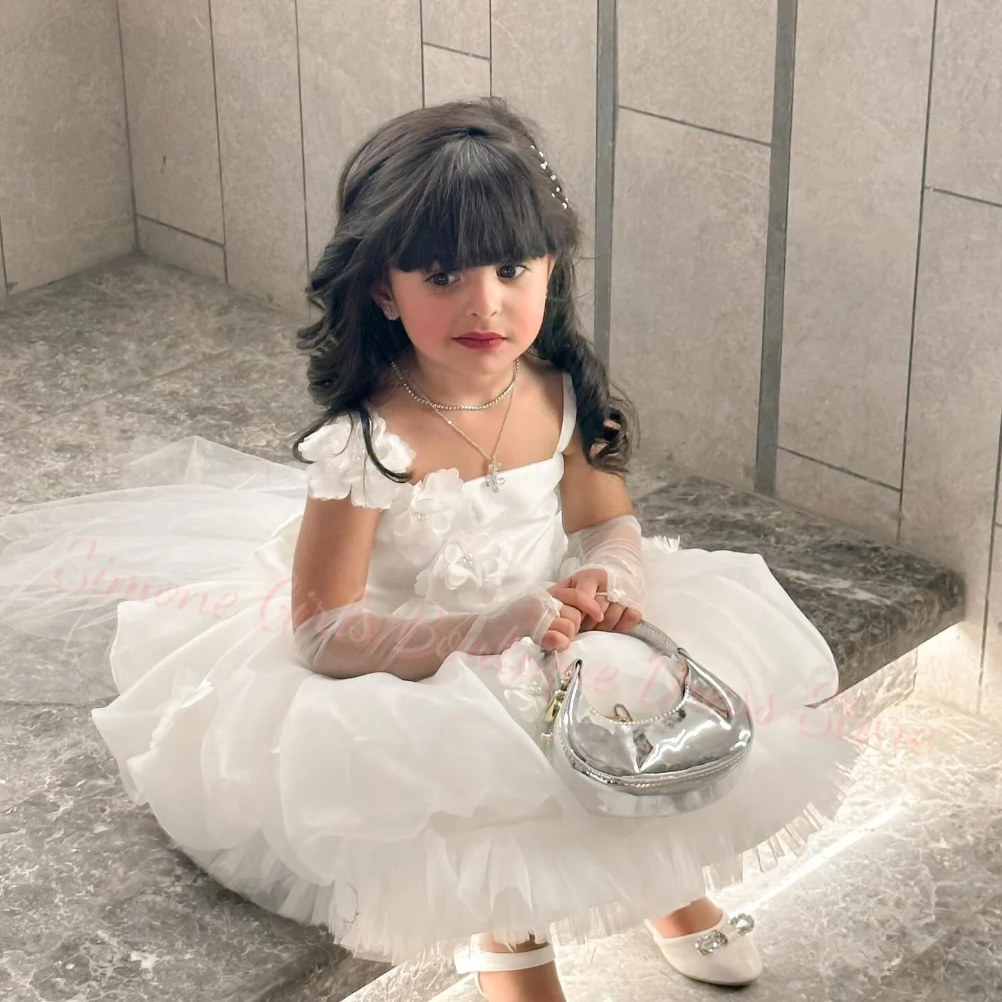 Customized White Satin Flower Girl Dresses for Wedding Suspender Knee Length First Communion Baby Kids Birthday Party Gowns