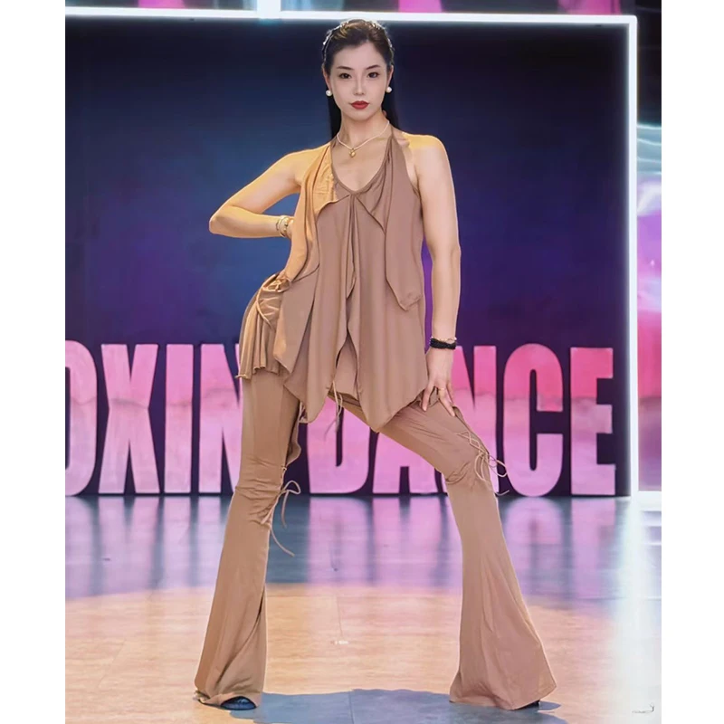 Vêtements d'entraînement de danse latine pour femmes, hauts irréguliers, pantalons évasés, sans manches, kaki, noir, costume Rumba Chacha, vêtements de danse DNV25116