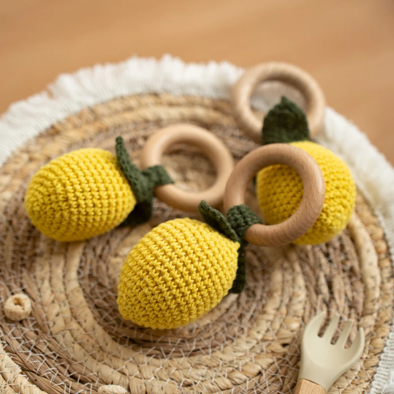 Giocattolo fatto a mano con sonaglio per frutta all'uncinetto per neonati, ragazzi, ragazze, regali, anello in legno, sonagli per ciliegie, massaggiagengive per neonati, giocattoli musicali