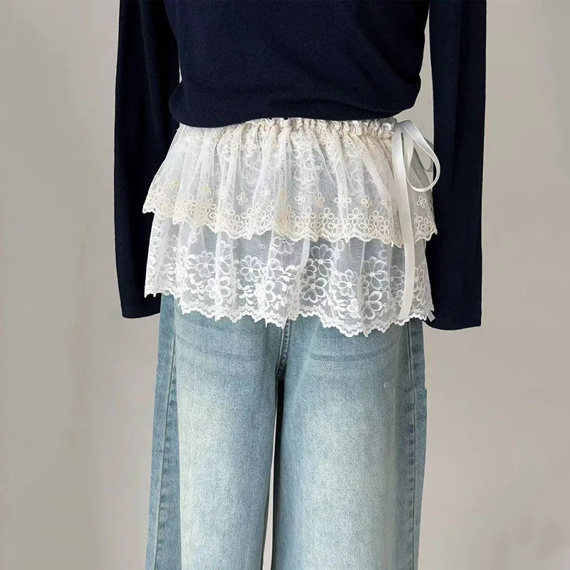 Koreanische Mode: Unregelmäßiger Damenrock mit Spitze, weißen Blumen und Mesh – Sommer-Halbrock mit dekorativem Saum für Jeans – Detail 2
