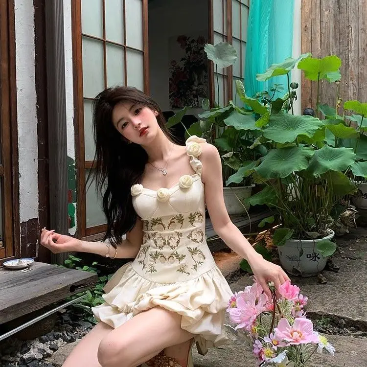 Abiti da donna al ginocchio 2025 Donna senza maniche Prospettiva trasparente trasparente scavato scavato traforato ritaglio cut-out