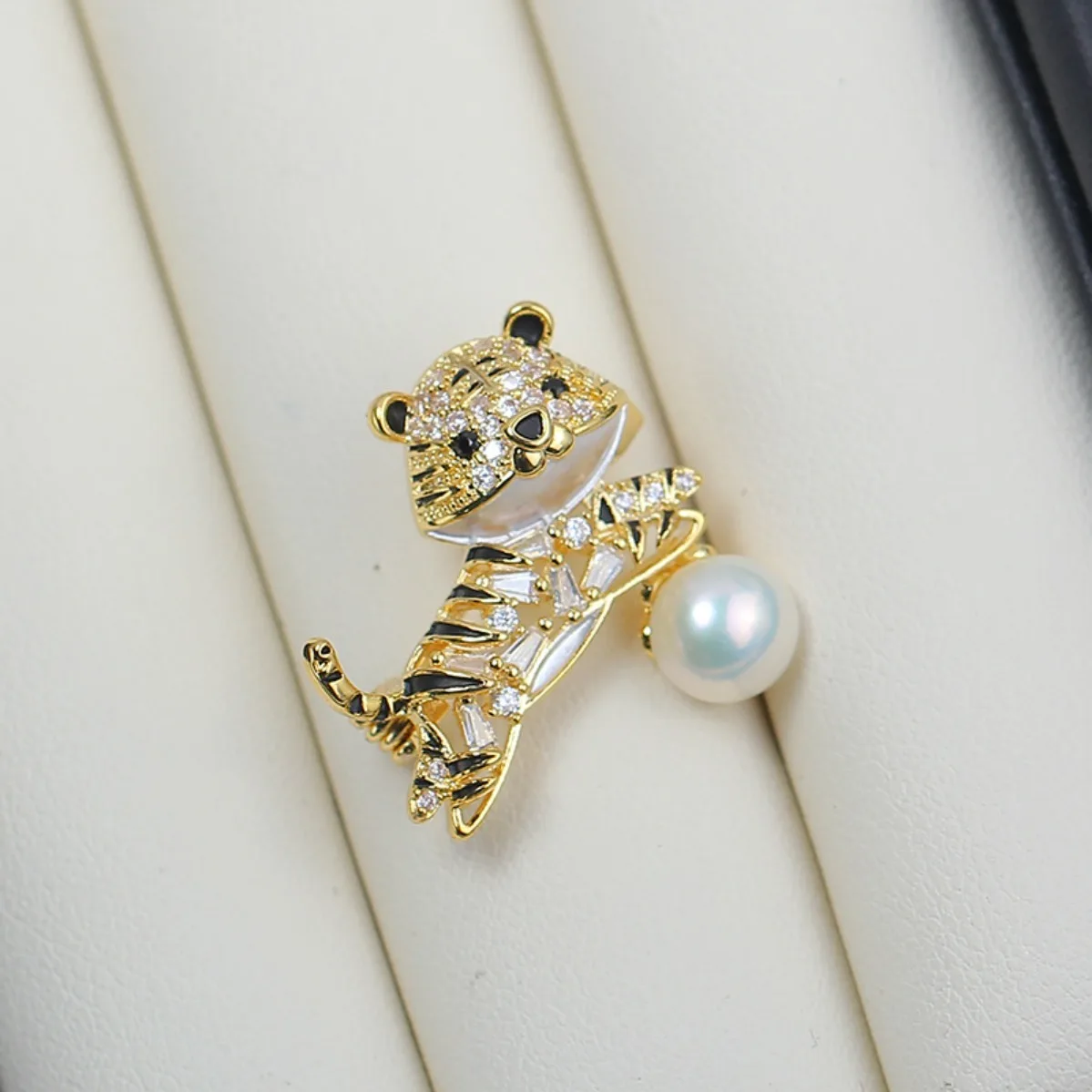 DIY Brooch Blank Brass Gold Plated Tiger, Zircon Base, Trendy Cute Ladies Pearl Corsage Brooch
