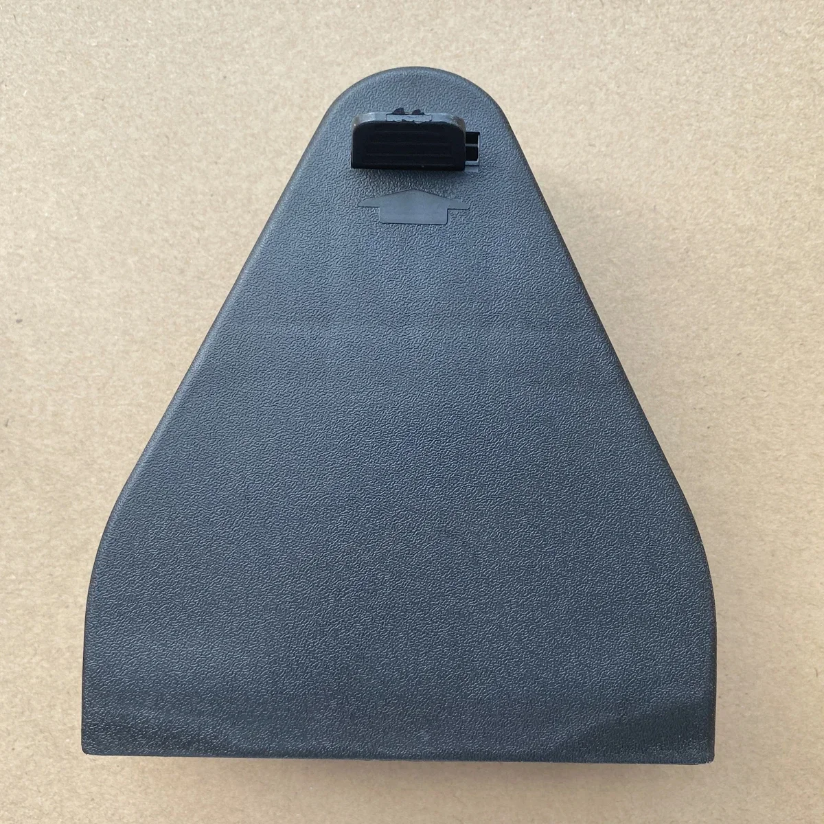 

Rear Emergency Wrining Triangle Mounting Bracket Holder for Audi A4 B6 B7 S4 RS4 Avant A6 C6 S6 Quattro 2005-2008 8E5860285A