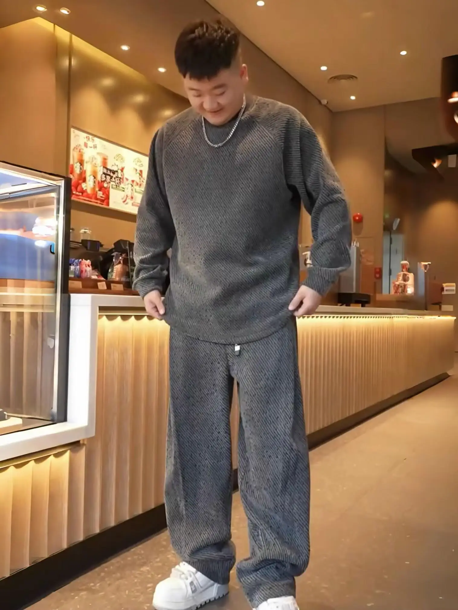 

Новый зимний повседневный комплект с флисовой подкладкой, модный свободный свитшот и спортивные брюки для мужчин, комплект из двух предметов с диагональной молнией, смесь хлопка и полиэстера