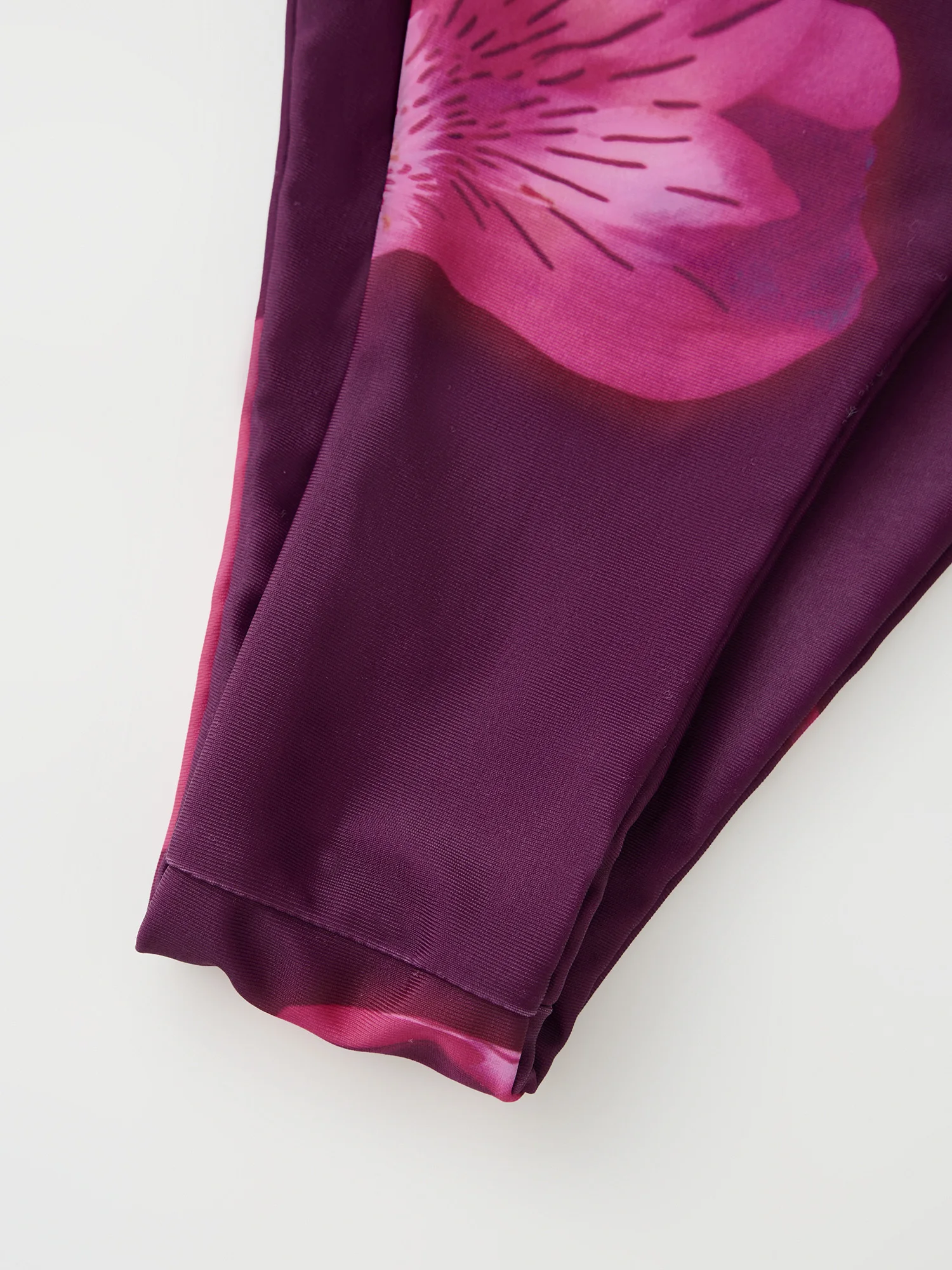 

Женский комплект бикини с цветочным принтом, бюстгальтер без рукавов с завязками на шее и стринги - пляжный купальный костюм для летних развлечений