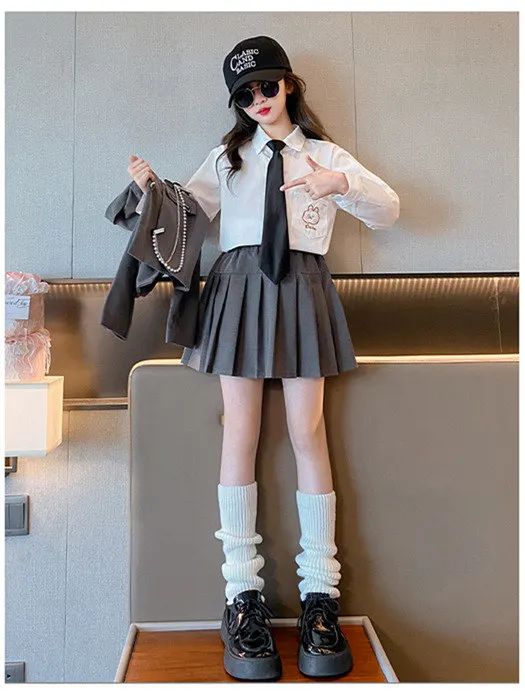 Schuluniform-Set für junge Mädchen im JK-Stil, einzigartige formelle Jacke mit Kette und plissiertem Rock, 2-teiliger Blazer-Anzug für Schulkinder. – Detail 3