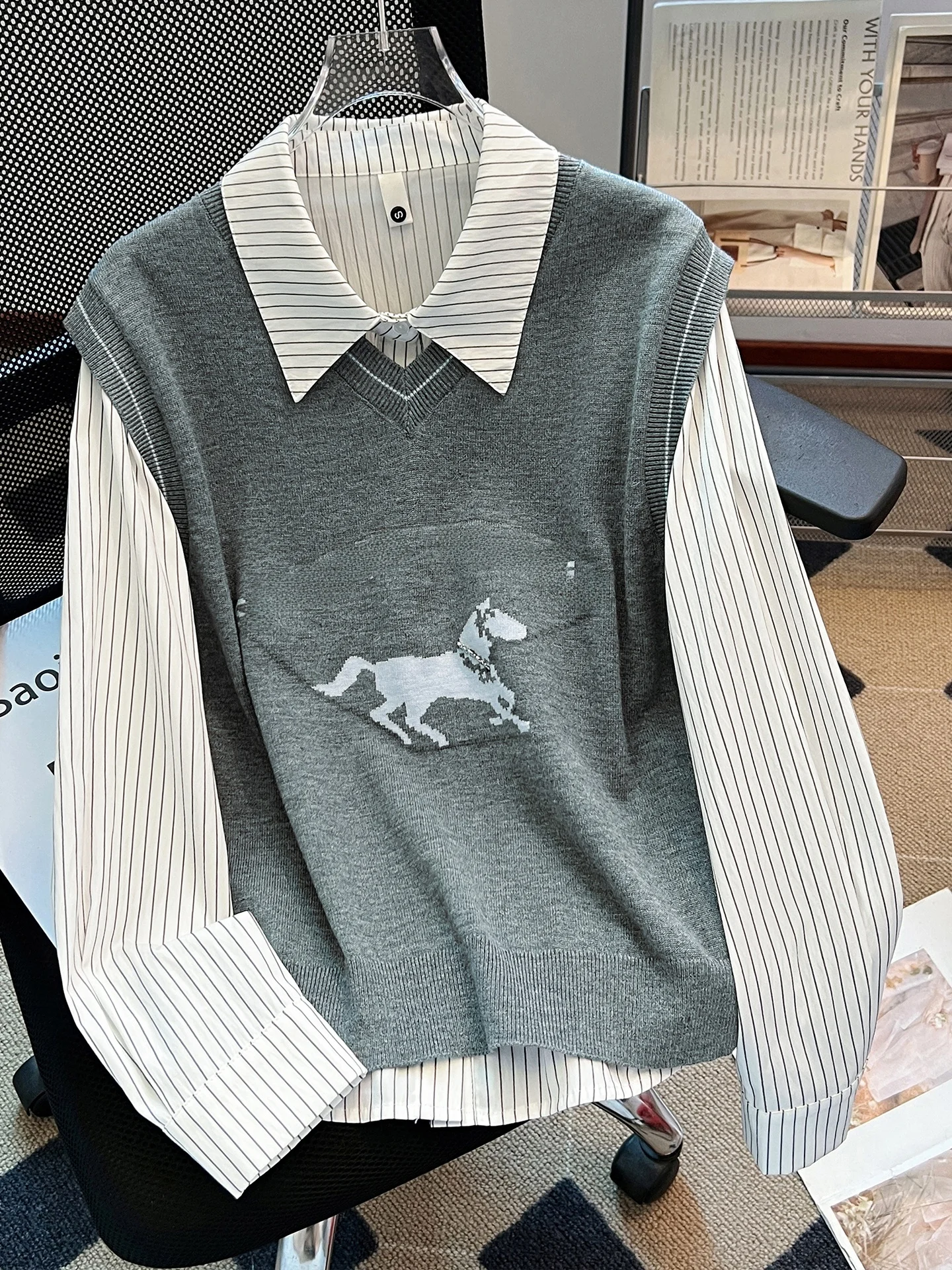 

Женский вязаный жилет в полоску с длинными рукавами, модная верхняя одежда для ранней весны, новинка, для повседневной носки, на пуговицах, с ветрозащитными вставками, дышащий