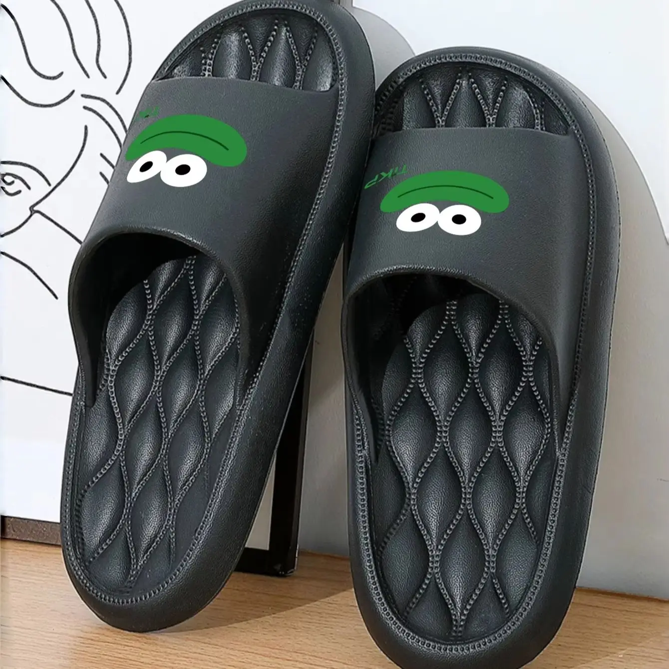 Couple Style Spring and Summer Eva Comfortable Soft Thick-Soled Massage Slippers with Frog Cartoon Design for Home and Outdoor Use, Versatile Casual Slide Slippers