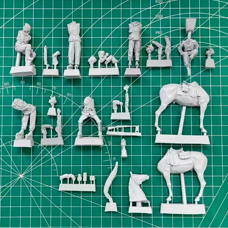 1/35 Scale DieCast Resin Model Kit Nashorn Crew & Mounted Dispatch Rider 6 Figures with Horse (No Tank) Unassembled Unpainted