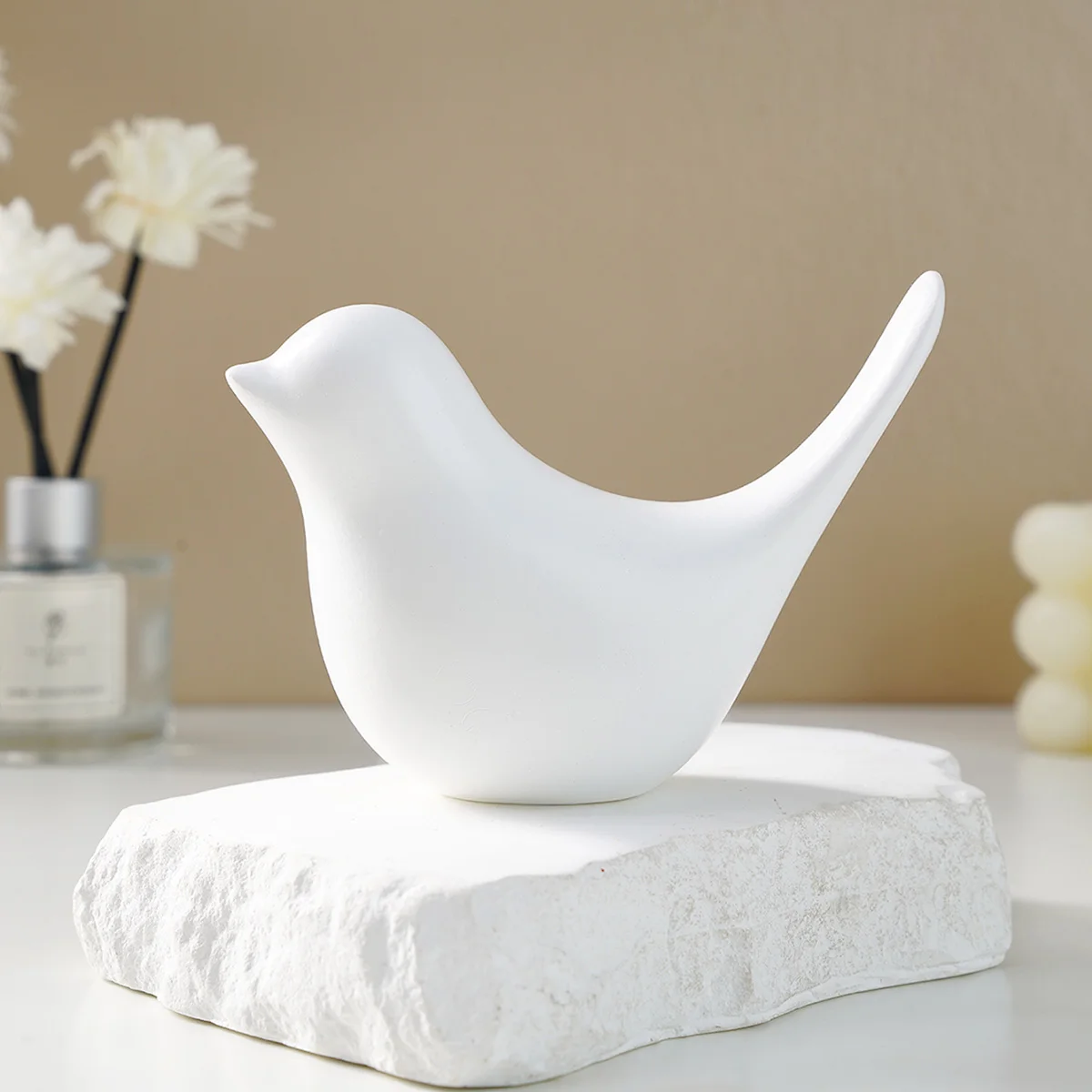 1PC Modern and Simple White Bird-Shaped Resin Decorative Piece, Suitable for Living Room Decoration