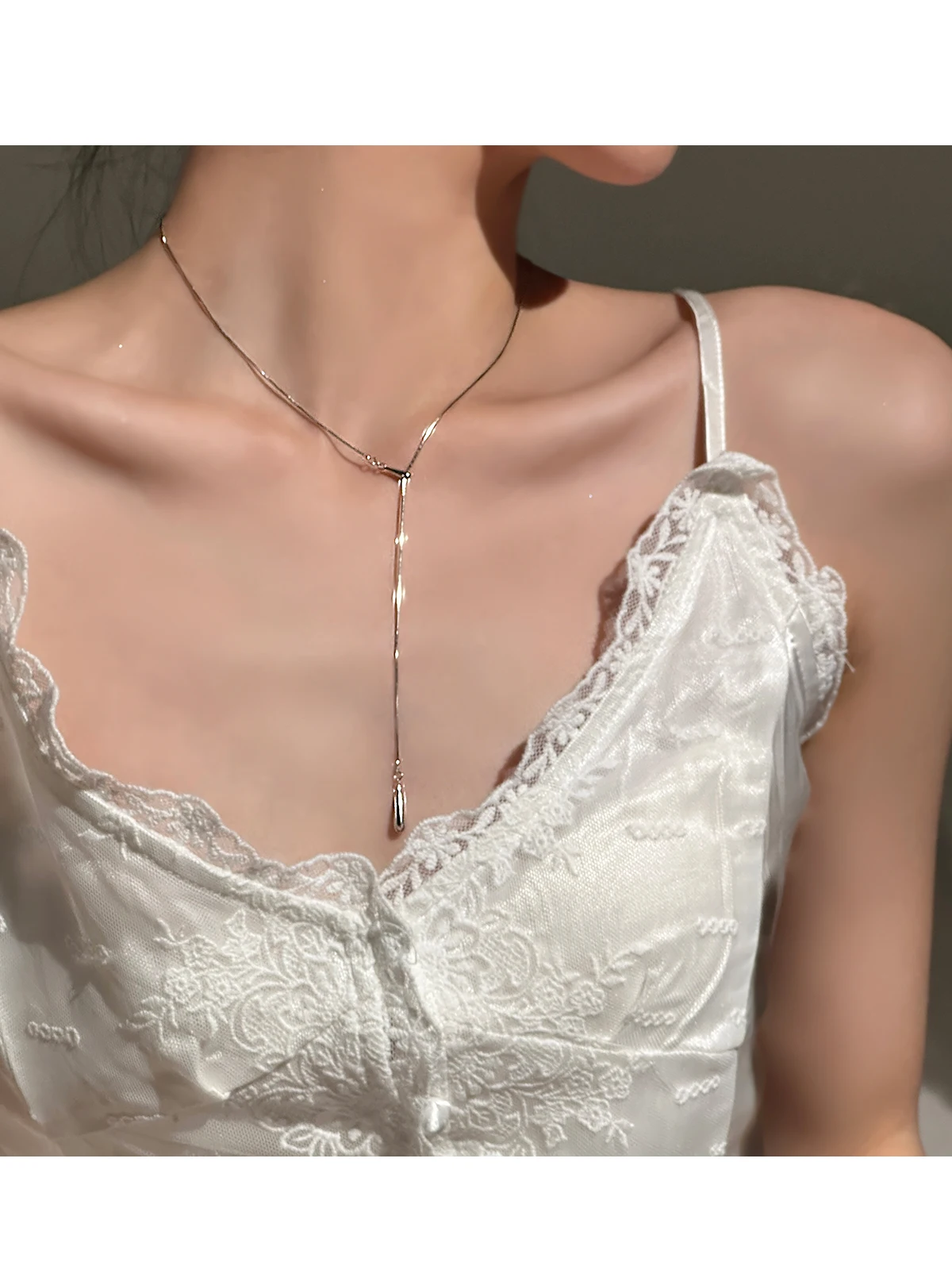 

2024 New Arrival S925 Sterling Silver Drop Water Necklace Women's Light Luxury Chic Small Design Delicate Clavicle Chain