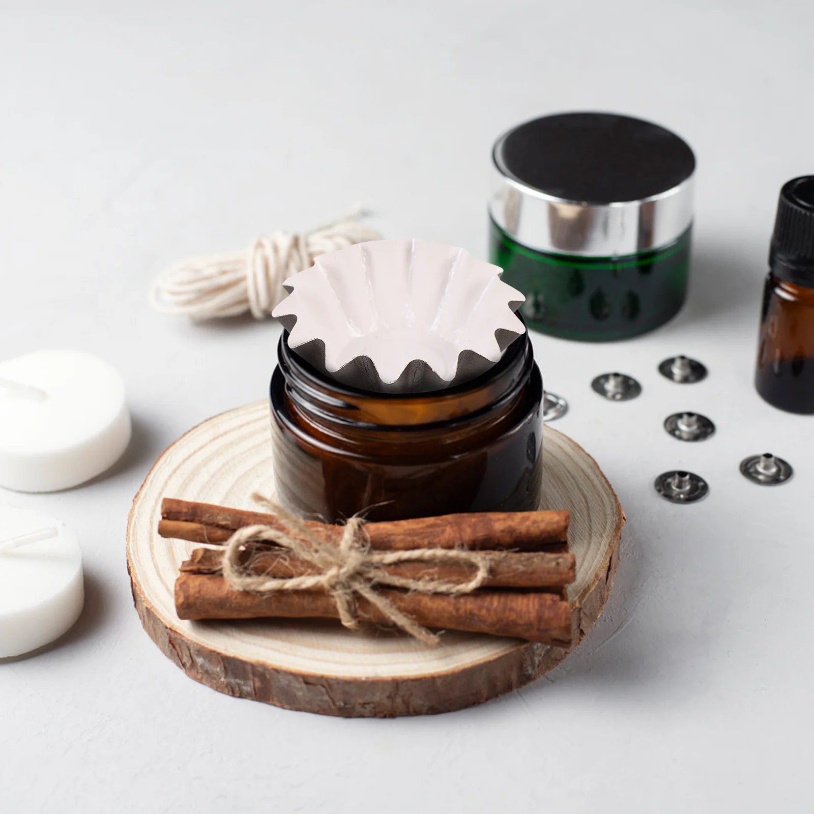 

50Pcs Wax Melting Warmer Liners Black Practical Gift Set for Aromatherapy Diffusers Electric Wax Melt Warmer Plates