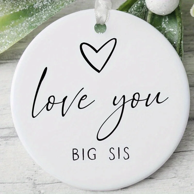 

2D-графический дизайн, полые подарочные украшения в форме сердца с элегантными курсивными персонажами «Love You» и именем вашей сестры