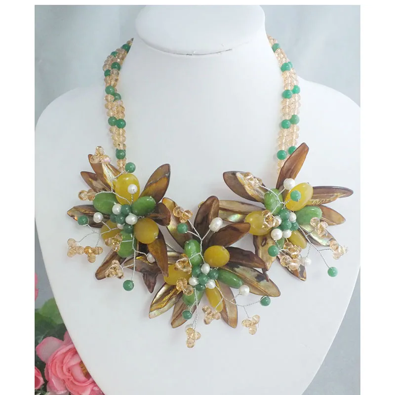 

New Design Jewelry Natural Shell Bohemian Necklace Women Shell Flower Chunky Statement Necklace 20”