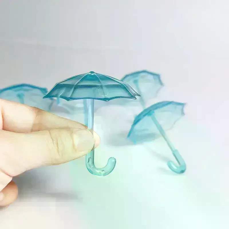 1Pcs 인형 집 미니어처 투명 플라스틱 우산 모델 가구 액세서리 인형 집 장식 어린이 역할 놀이 장난감