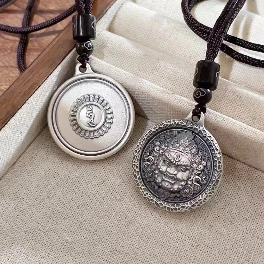 Vintage Wealth God Round Plaque Pendant Necklace Unisex Couple Elegant Lucky Amulet Jewelry Gift