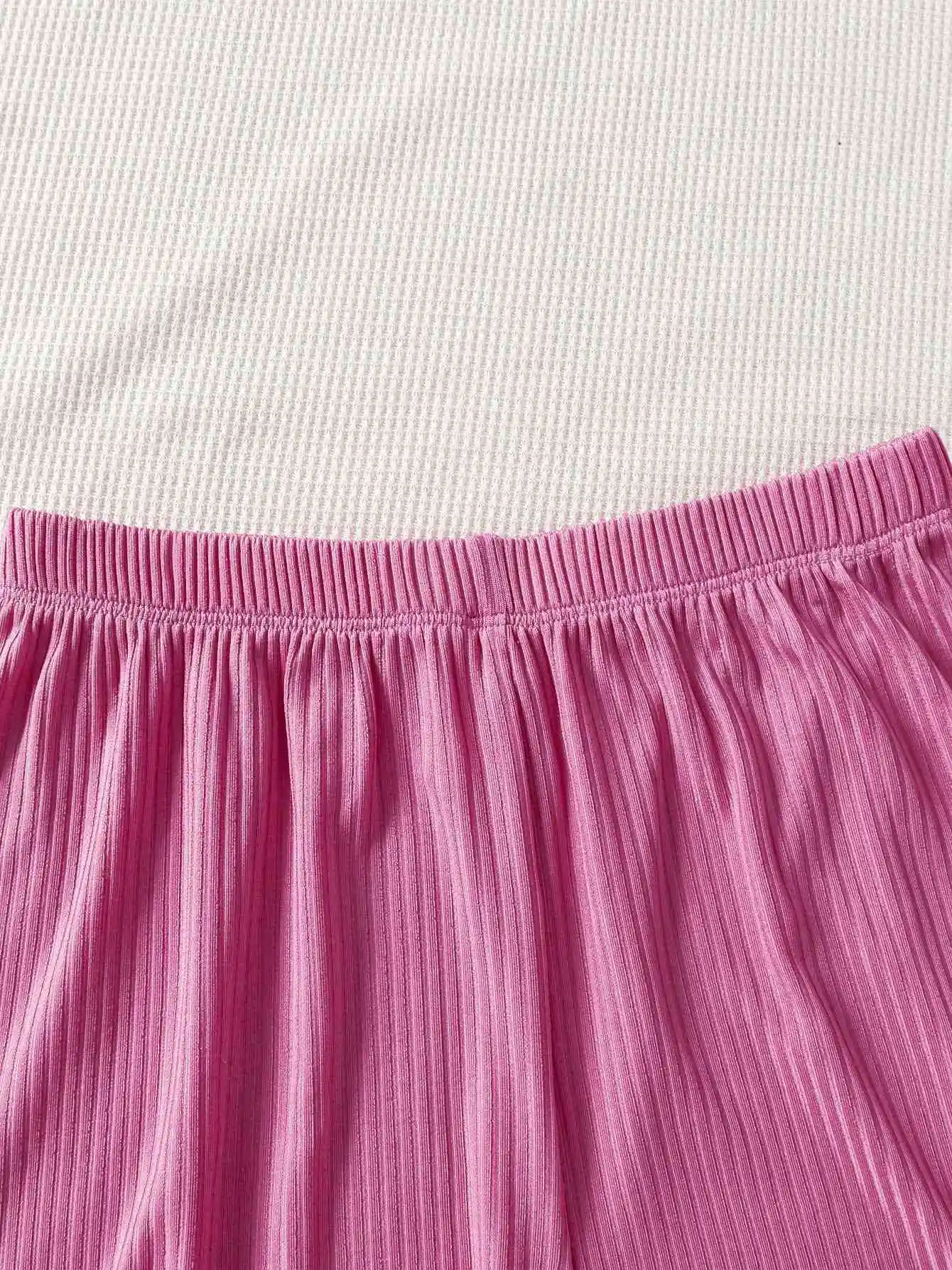 Summer children\'s fashion suit: pink ribbed sleeveless top and loose shorts for comfortable and breathable