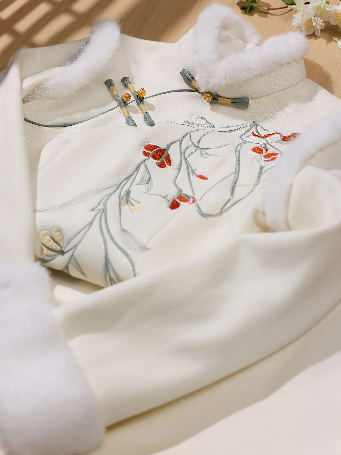 

Новое осенне-зимнее китайское платье-ципао Jiangnan с длинным рукавом для женщин, молодежное, с теплым меховым воротником, нежное и универсальное