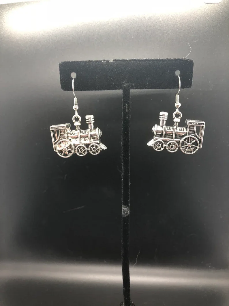 1 Pair  Train Earrings.Travel Enthusiast Pendant。