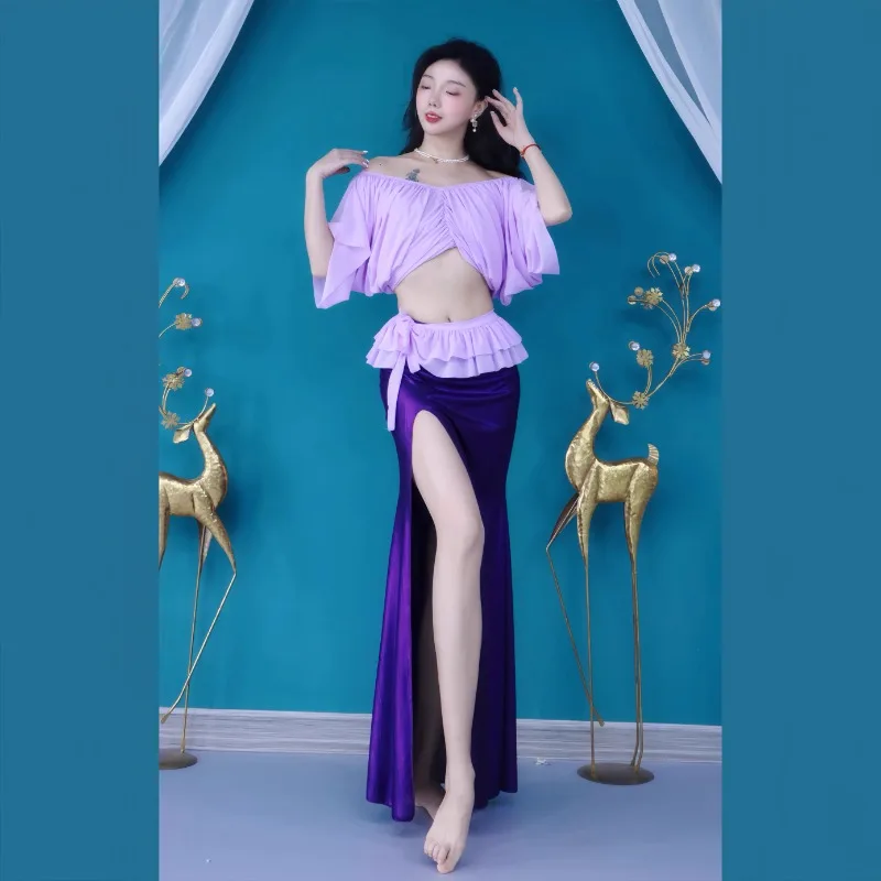 

Новые костюмы для танца живота по индивидуальному заказу, тренировочная одежда, сетчатые топы с открытыми плечами с горячим тиснением, длинная юбка с разрезом