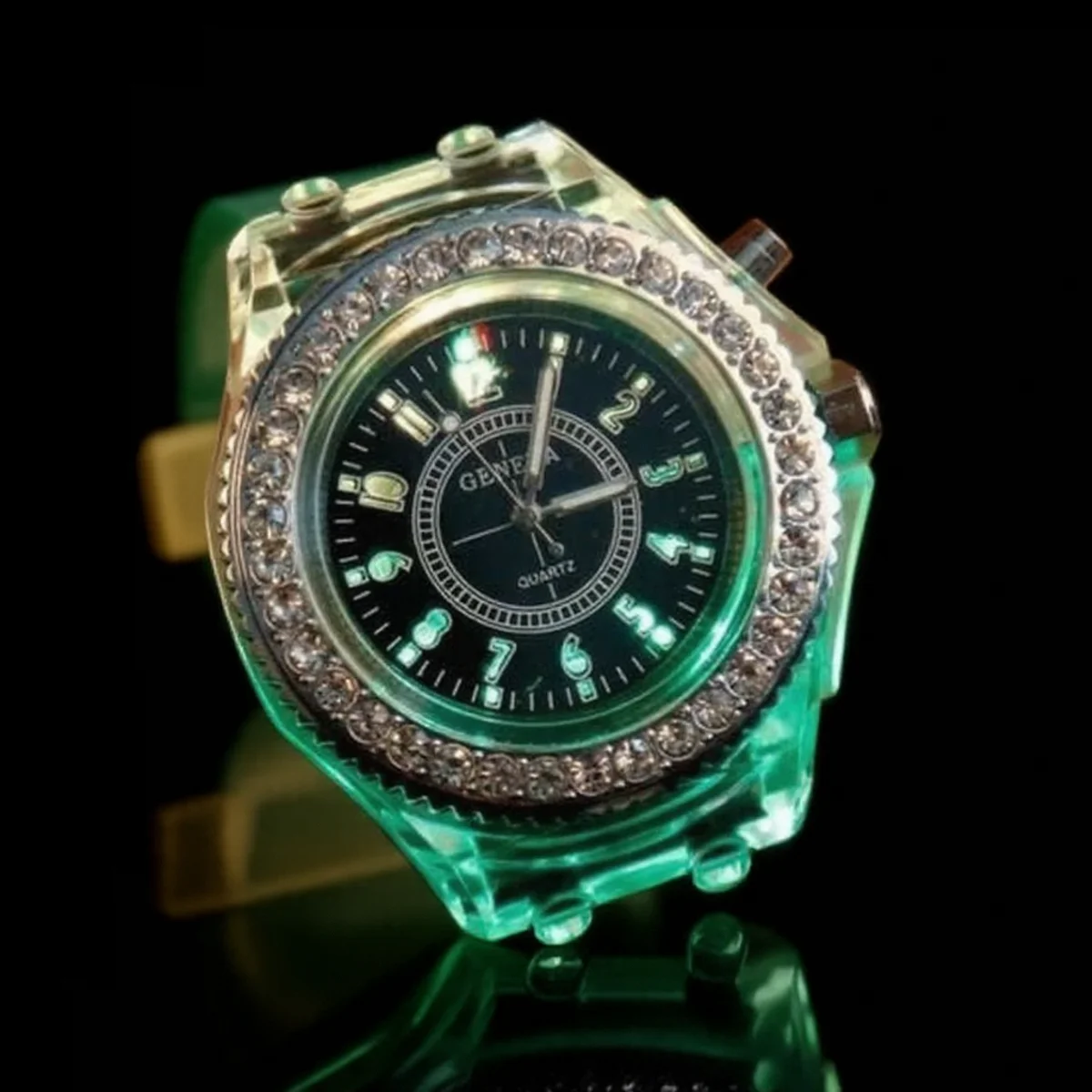 Fashion LED Sport Watches Luminous Quartz Watch for Couples Rhinestone Trendy Design for Students Unisex Casual Timepiece