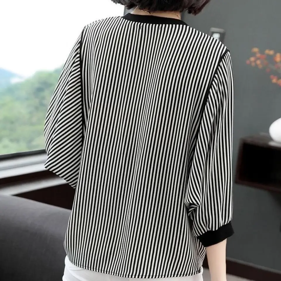 Spring New Fashion Striped O-neck 3/4 Sleeve T-Shirts Women Clothing All-match Patchwork Batwing Sleeve Pullover Ladies Top Tee