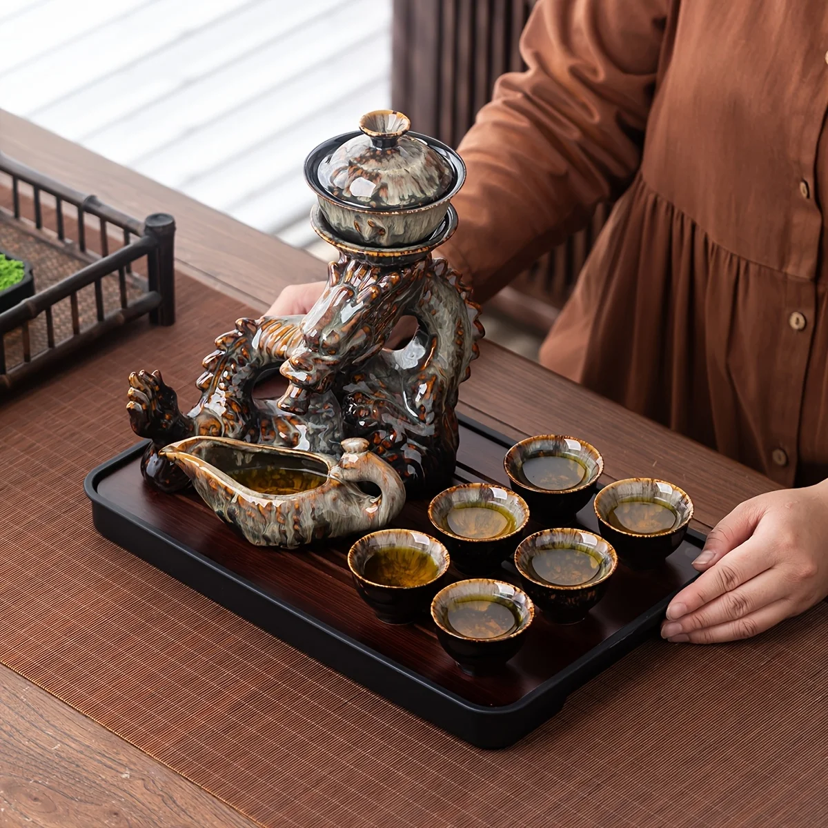Dragon-shaped Lazy Kung Fu Tea Set, Ceramic Rotating Teapot with 8 Teacups, Multi-purpose Integrated Set for Coffee