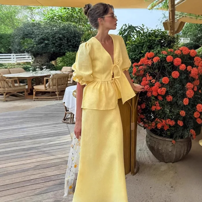 

2026 New Summer Women's Clothing Set, Fashionable Casual V-Neck Ruched Tie Top with Puff Sleeves and a Skirt