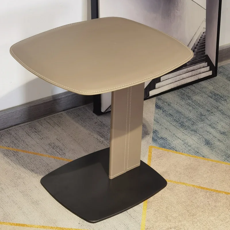 イタリア製ミニマリストサドルレザーソファエッジテーブル、埋め込み式リビングルーム、クリエイティブなコーナーテーブル、高級感のあるベッドサイドテーブル