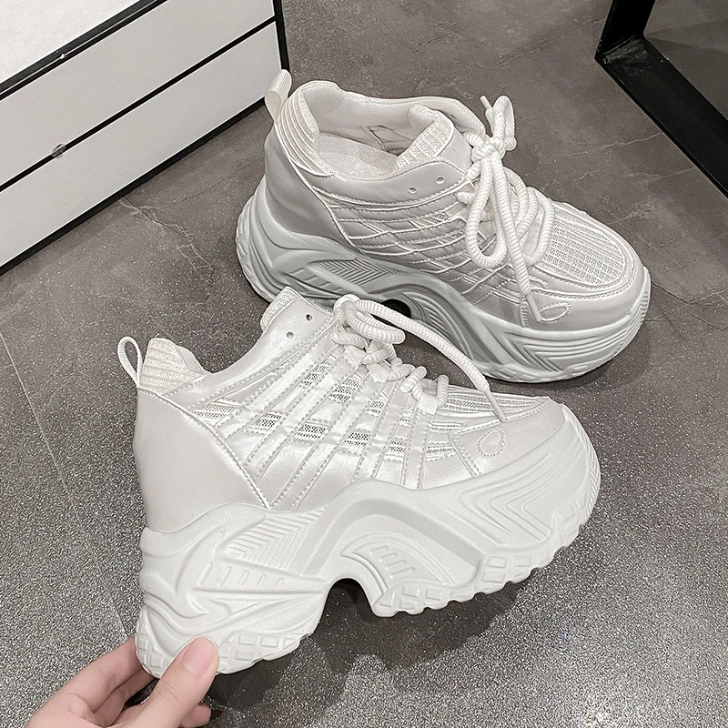 

Летняя женская обувь, увеличивающая рост, 10 см, модная дышащая уличная прогулочная обувь для папы, кожаные спортивные кроссовки с жемчугом для отдыха