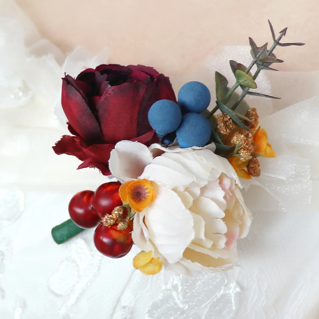 Boutonniereと手首のコサージュ、ヨーロッパのパンダとアメリカの結婚式のアクセサリー、模造花のブライダルガウンのスカートの花の車