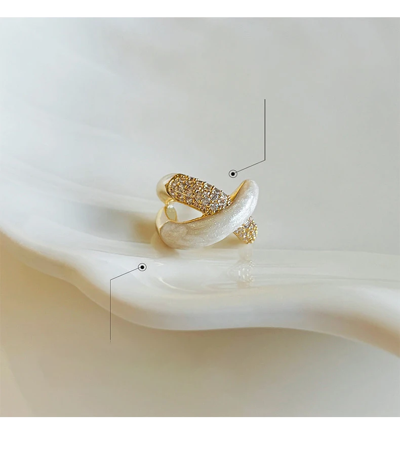 Elegante weiße Emaille-Ohrstecker mit Mikro-Zirkonia-Besatz in Goldfarbe für Damen – stilvolles High-End-Schmuck-Accessoire für Partys – Detail 17