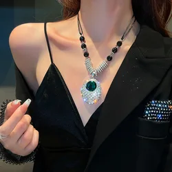 Vintage Green Crystal Round Pendant Necklace Girl Fashion Trend Shiny Rhinestone Banquet Necklace Jewelry Gift Women New