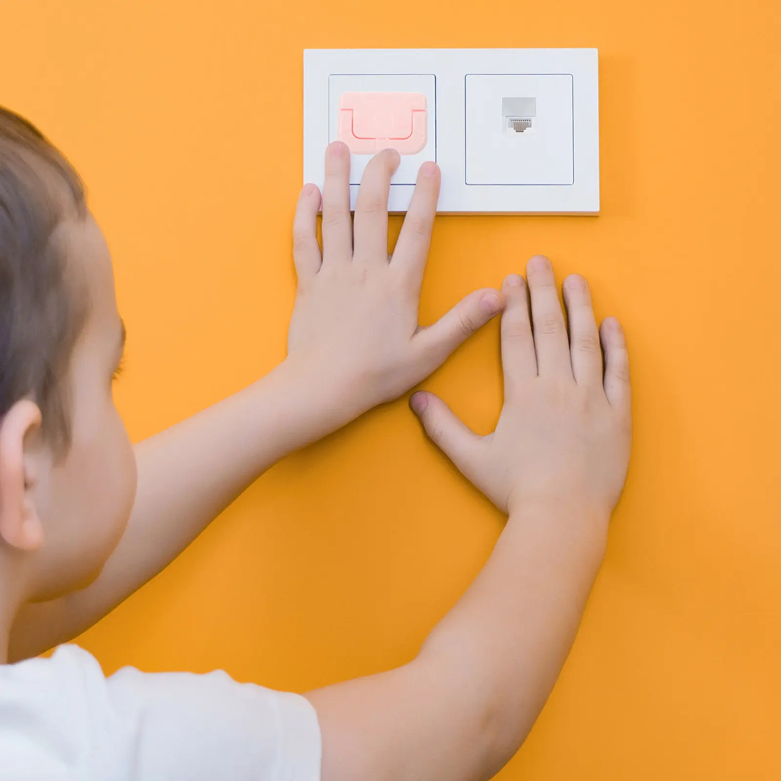 

30Pcs Babyproof Outlet Covers Electric Socket Safety Covers Easy Install Decorative Child Safety Protection for Power Outlets