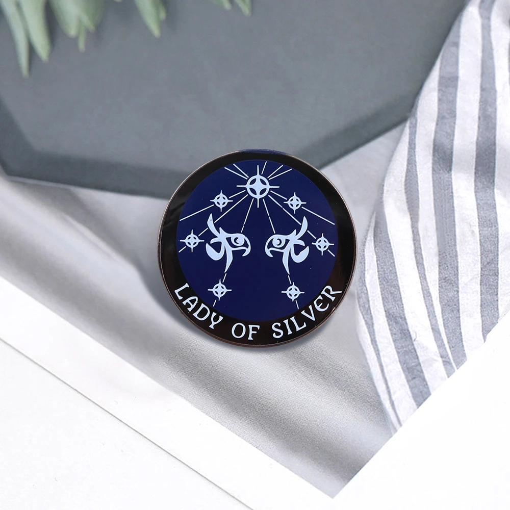 D & D عوالم منسية بروش Selune الرمز المقدس المينا شارة بدبوس آر بي جي ألعاب مجوهرات المهوس نردي الجدة مضحك المشجعين هدية