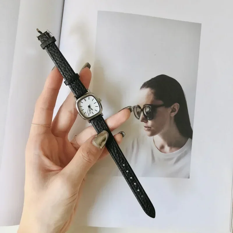 Fashion Small Dial Women Watches Leather Watches Antique Simple Ladies Quartz Wristwatches Female Clock Gift Reloj Mujer