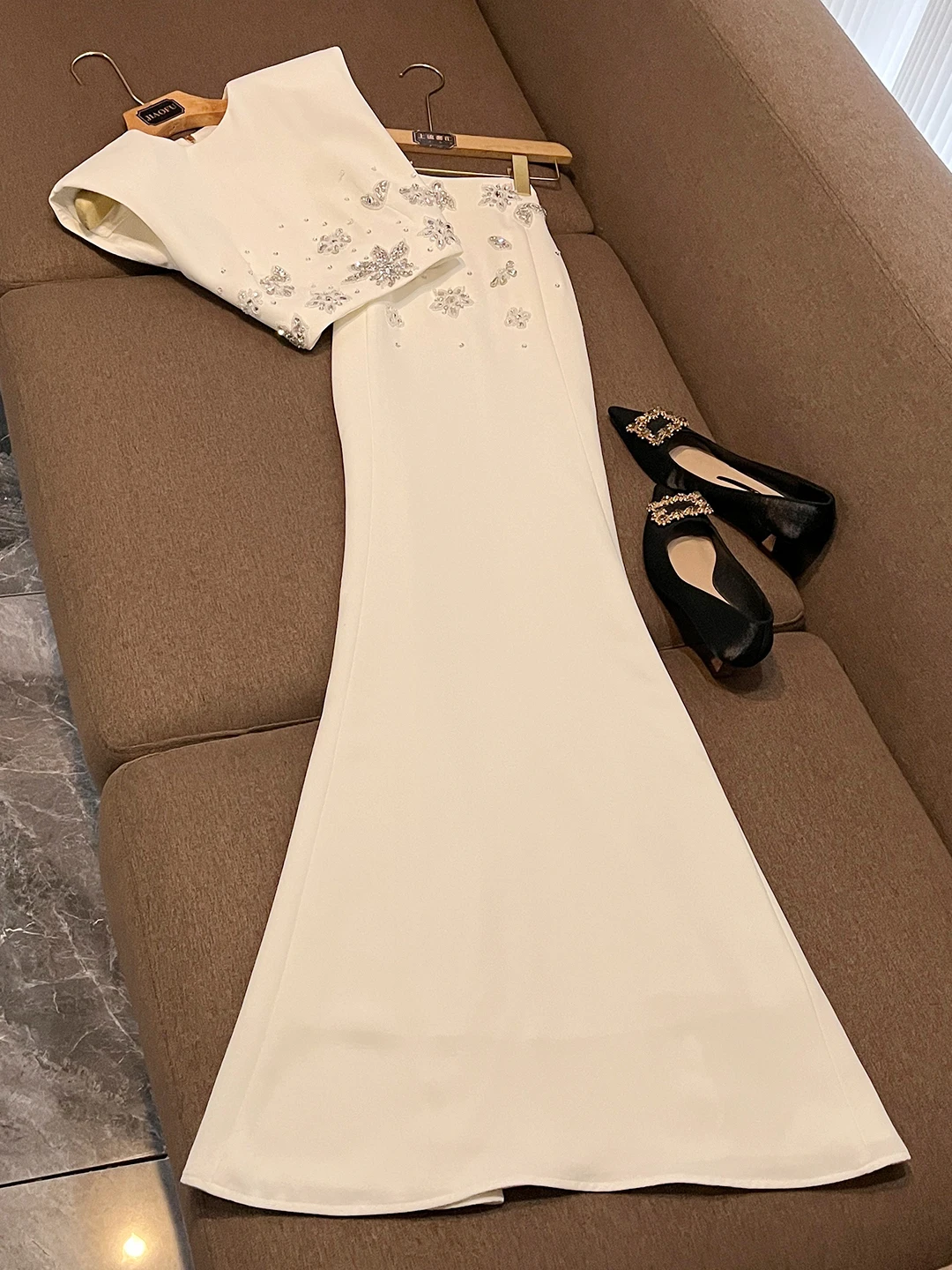 

Fashionable Heavy-Duty Beaded Diamond Vest Short Top Half Skirt Set Two-Piece Suit 2026 New Arrival Women's Luxury Style