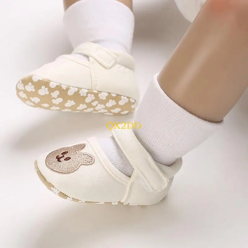 QX2D幼児靴柔らかい靴底のベアパターン幼児の靴