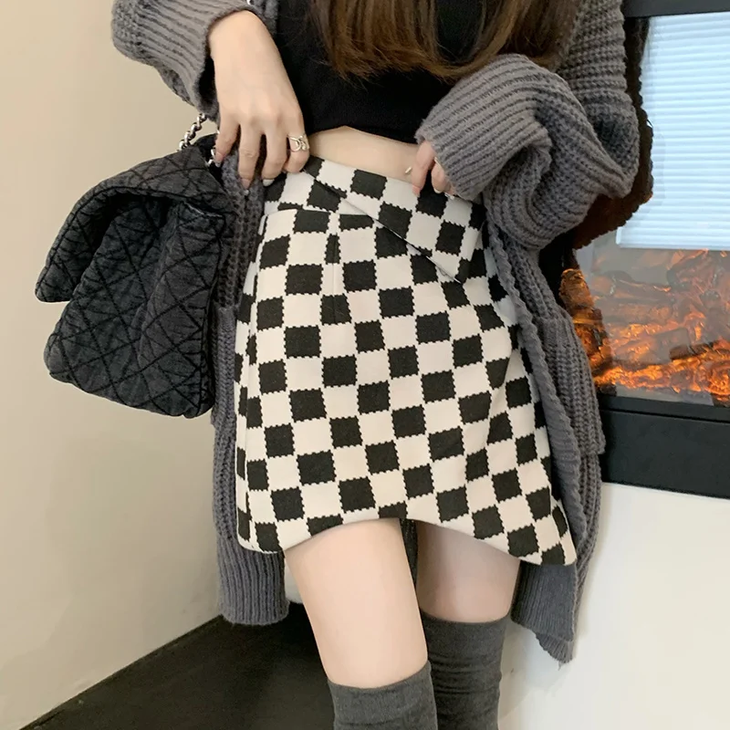 Irregular Skirt 2024 Autumn New A-Line High-Waist Checkerboard Plaid Niche Design Women Hip-Hugging Short Skirt