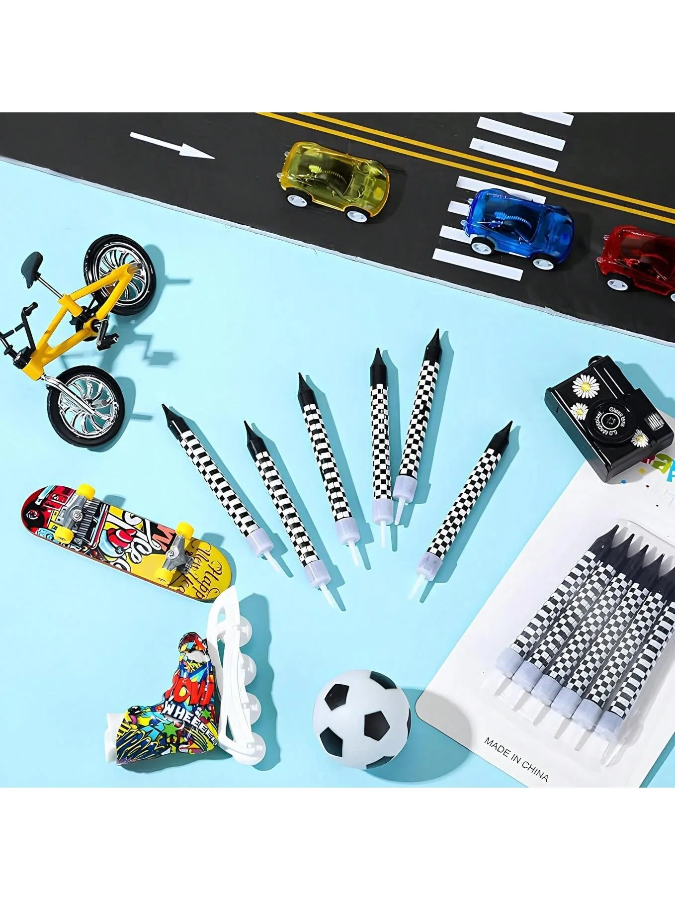 7Pcs Racing Cars Themed Birthday Candles Black and White Checkered Candle 1 to 9 Number Candle Truck Candle Cake Topper for Raci