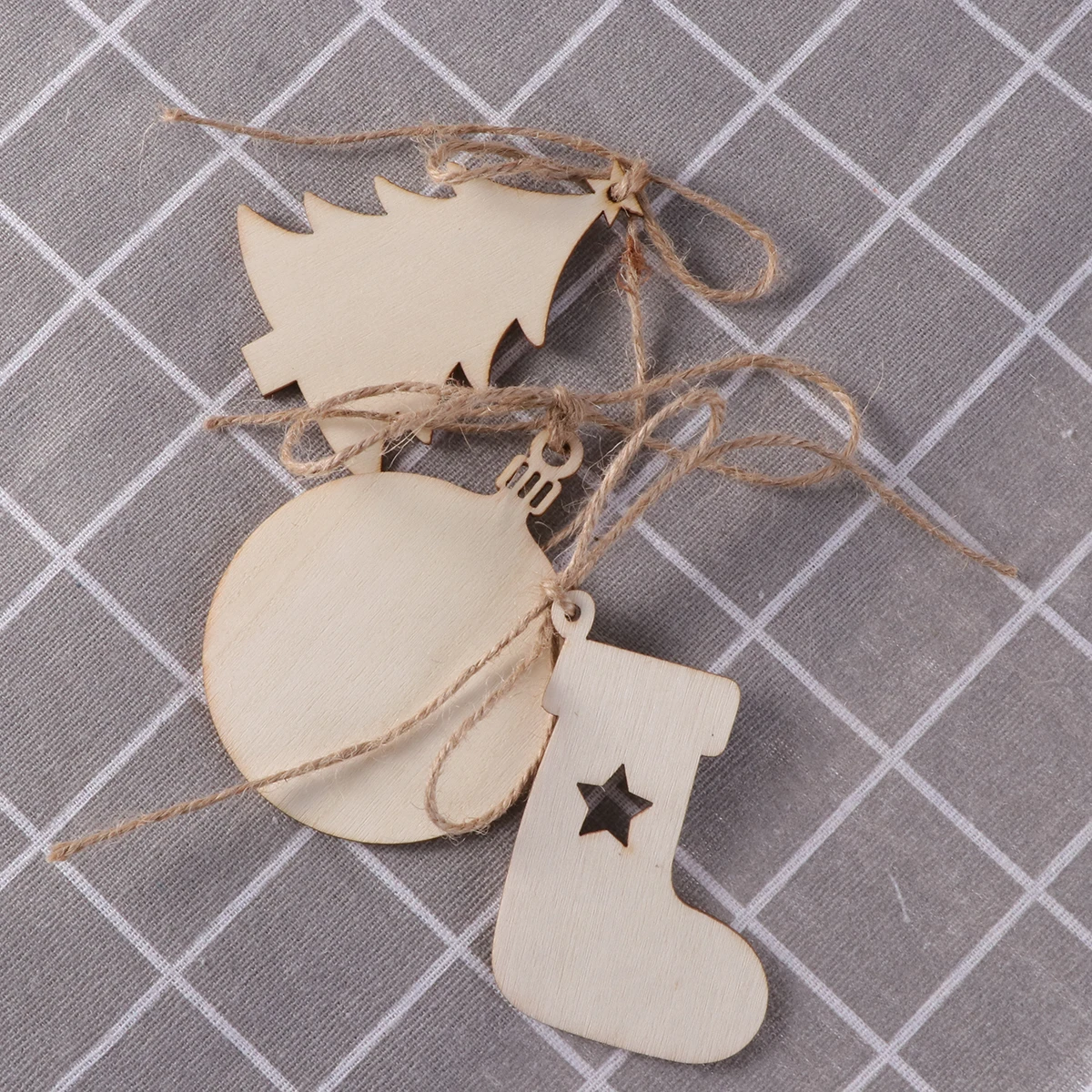 

40Pcs Wooden Christmas Ornament Pieces Unfinished DIY Hanging Tree Round Stocking Shapes Rustic Craft Decoration Supplies Kids