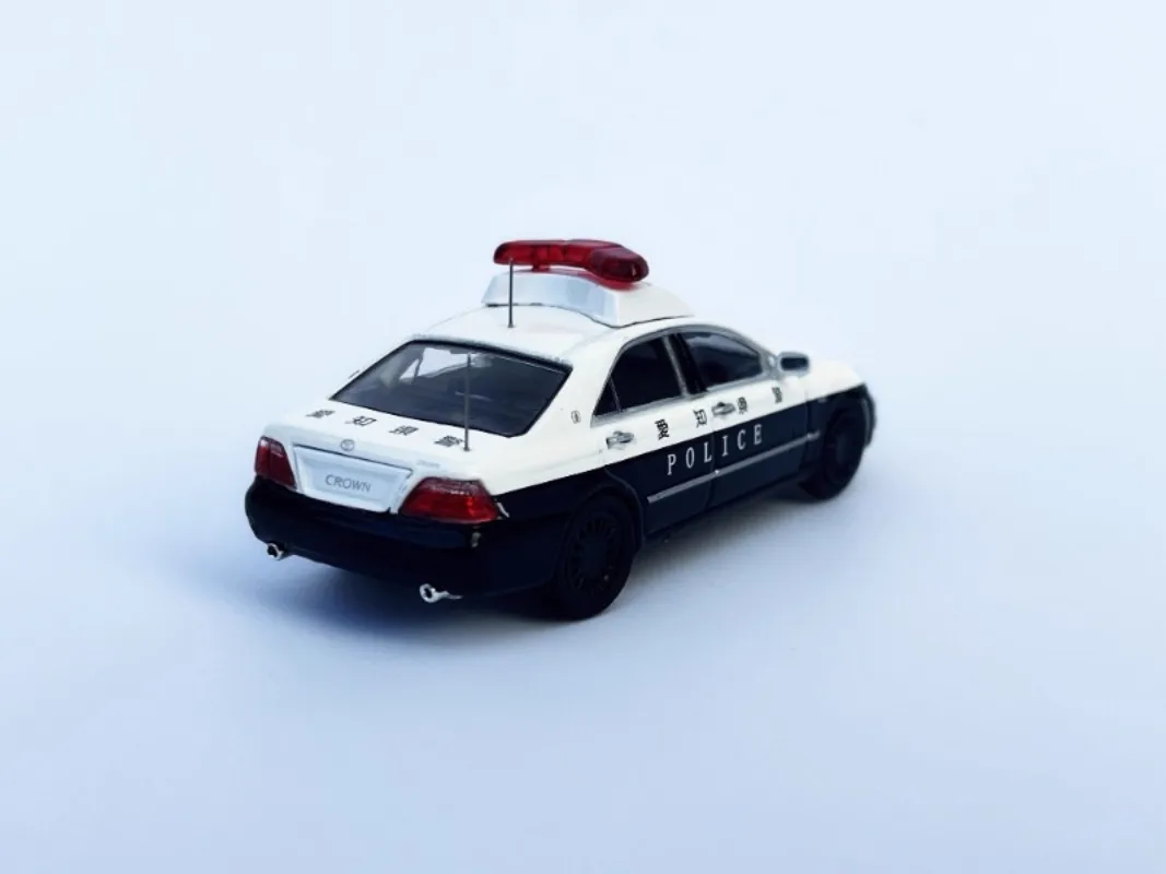 Diecast 1/64 Scale Dcm The 12th Toyota Crown Alloy Car Model Toy Aichi-ken Police Car Collectible Ornament Souvenir Boys Gift