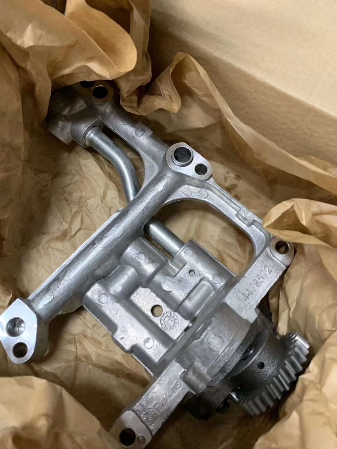 Genuine 4132F071 4478572 Diesel Engine Oil Pump 4132F071 4478572 C4.4 Direct Injection 3054c Oil Pump 447-8572
