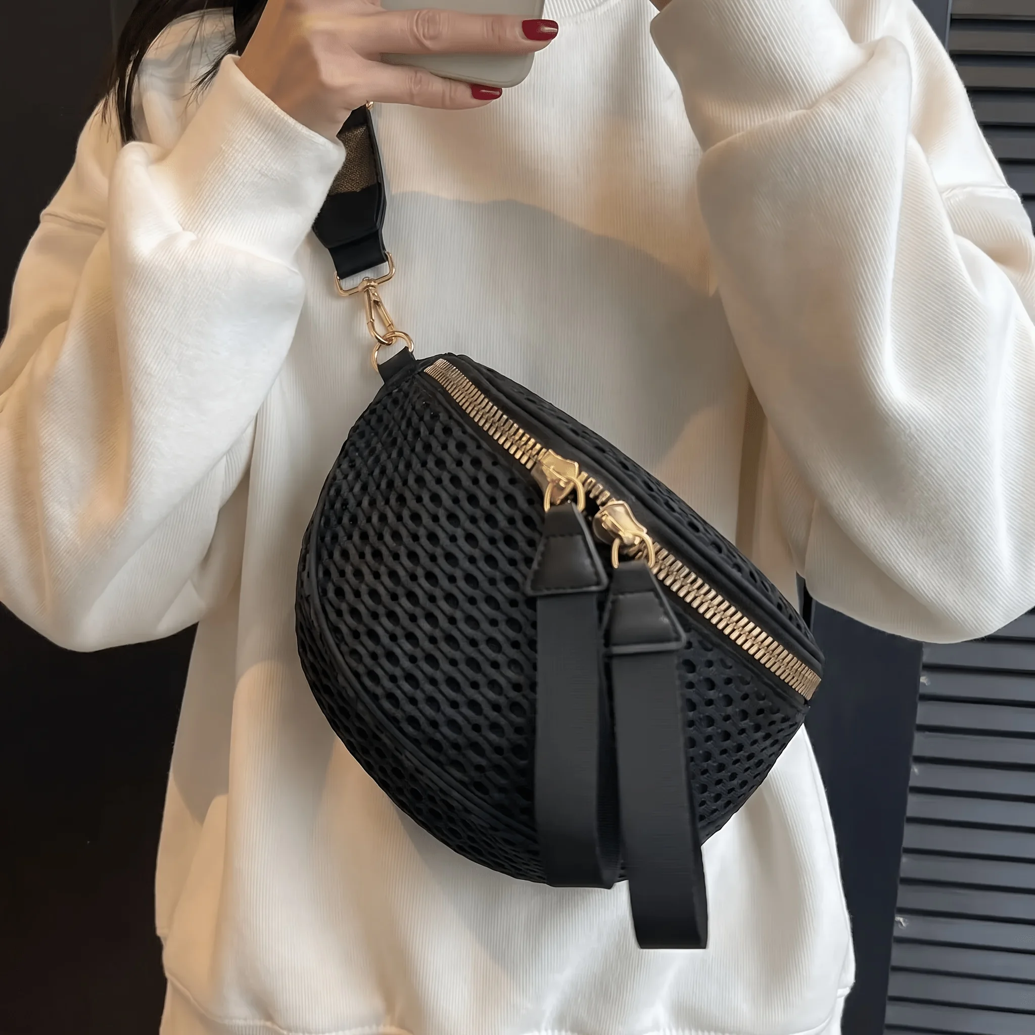 Ladies' fashionable mesh lightweight chest bag, semi-circular casual sports running crossbody bag, multifunctional crossbody bag