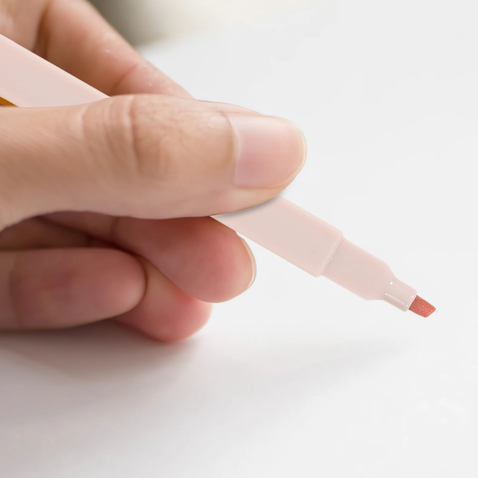 

Набор из 12 цветных маркеров с толстым и тонким наконечником для заметок, учебы, скрапбукинга и DIY-проектов.